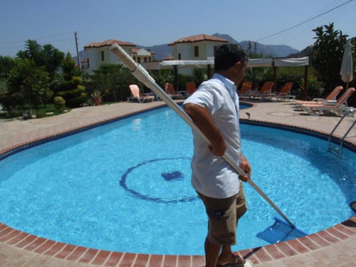 pool-cleaning-services