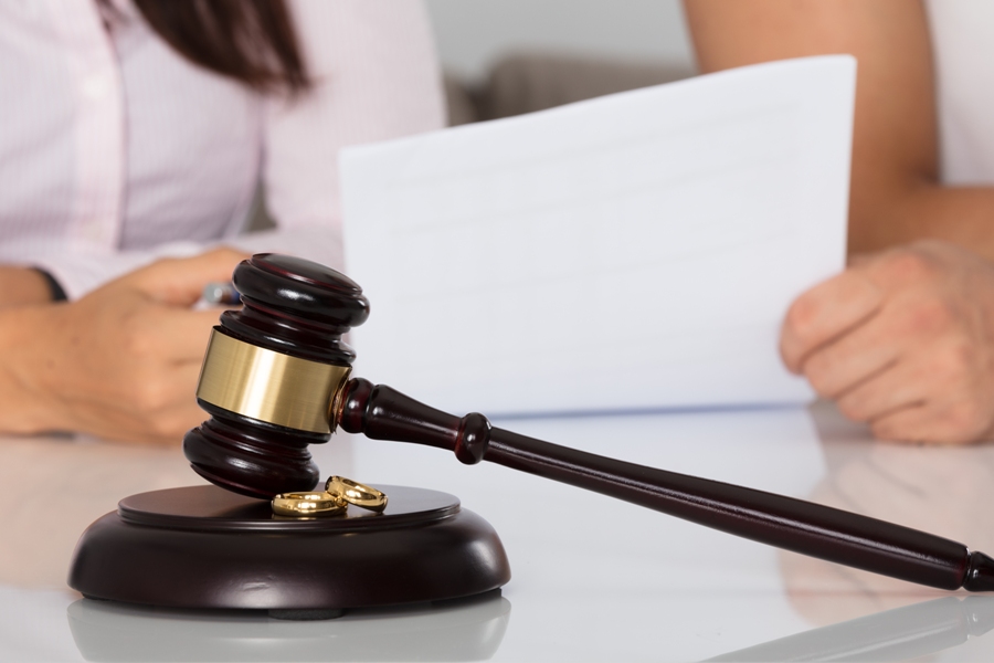 Hiring A Divorce Lawyer: Important Questions You Should Ask