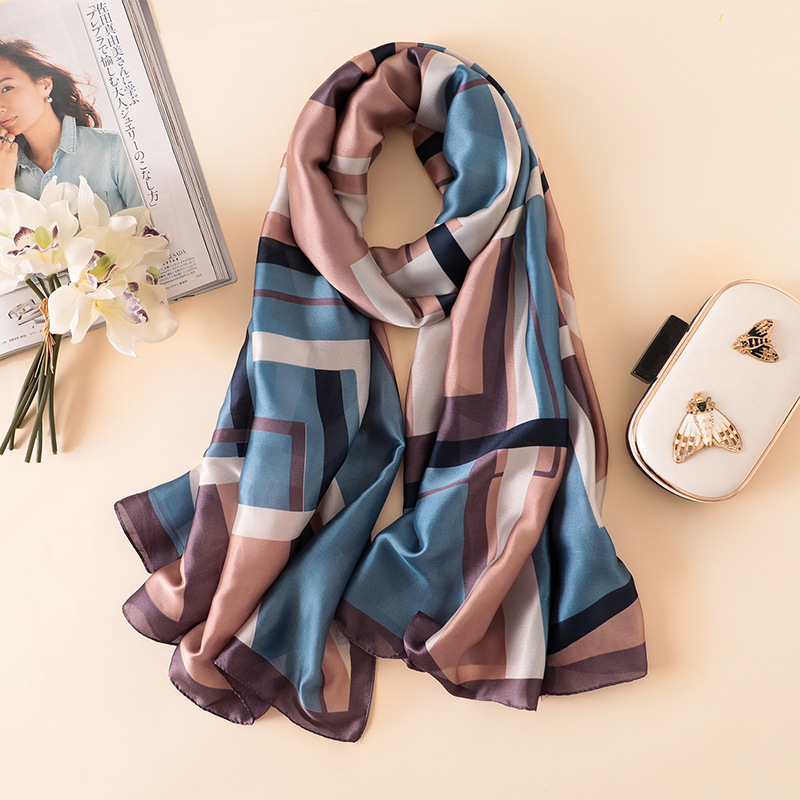 Know How to Wear A Scarf in Luxurious Way