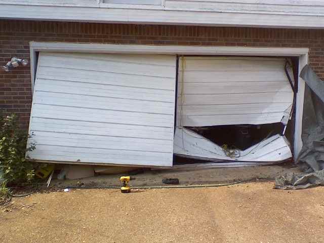 The Common Garage Door Problems and Need To Contact Expert Garage Door Repairmen