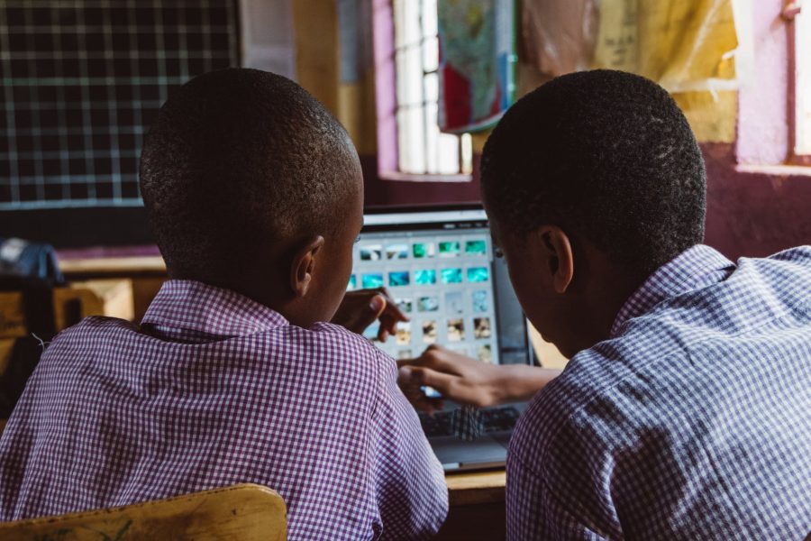 How Does An Online Curriculum Differ From Conventional Schooling?